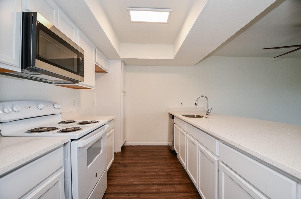 2824 S Bartell Drive - Photo 4