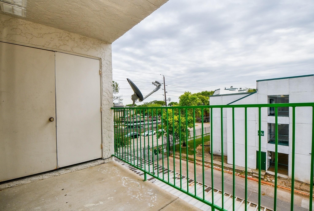 2824 S Bartell Drive - Photo 2