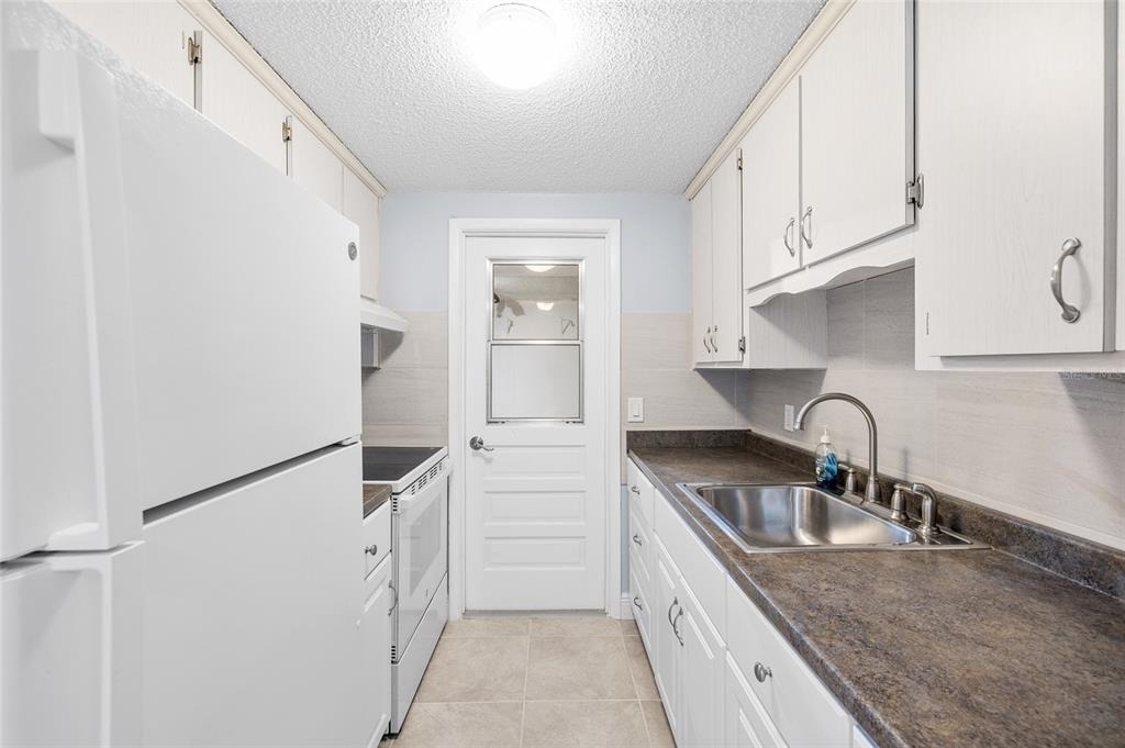 4948 Getner Street - Photo 8