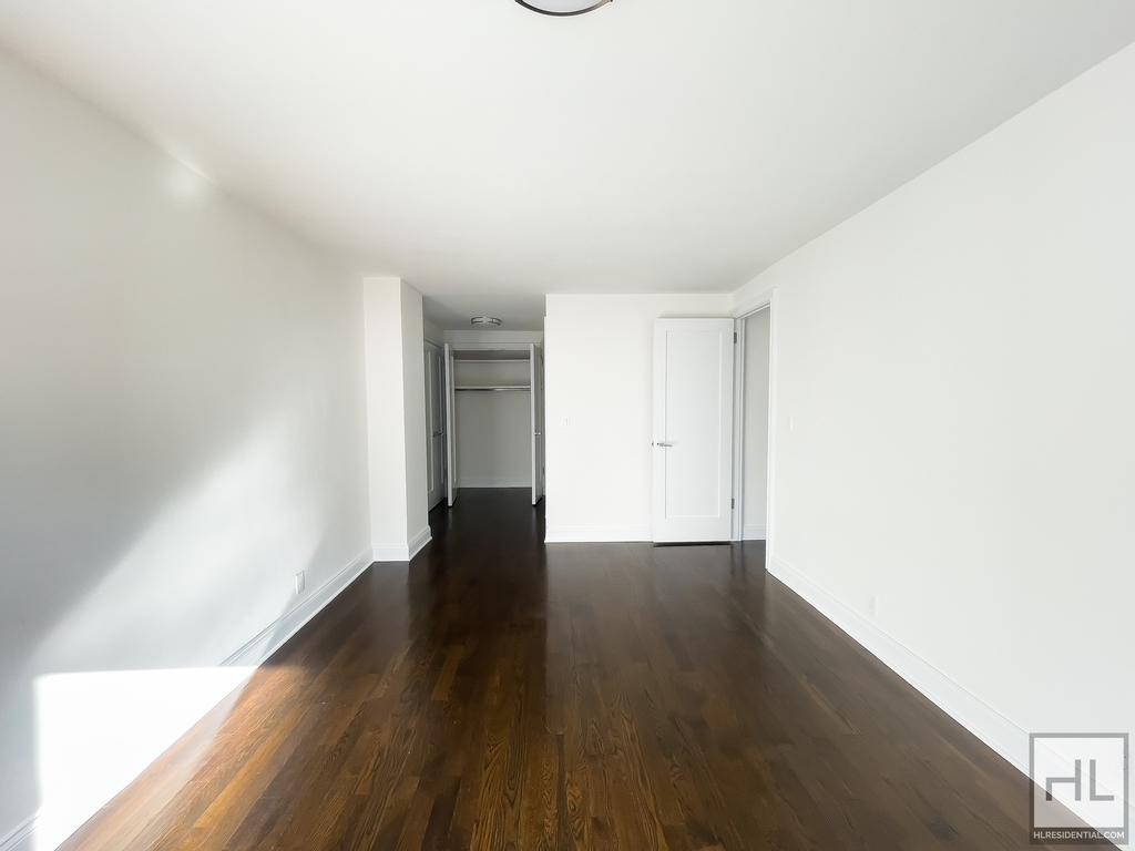 East 56 Street - Photo 6