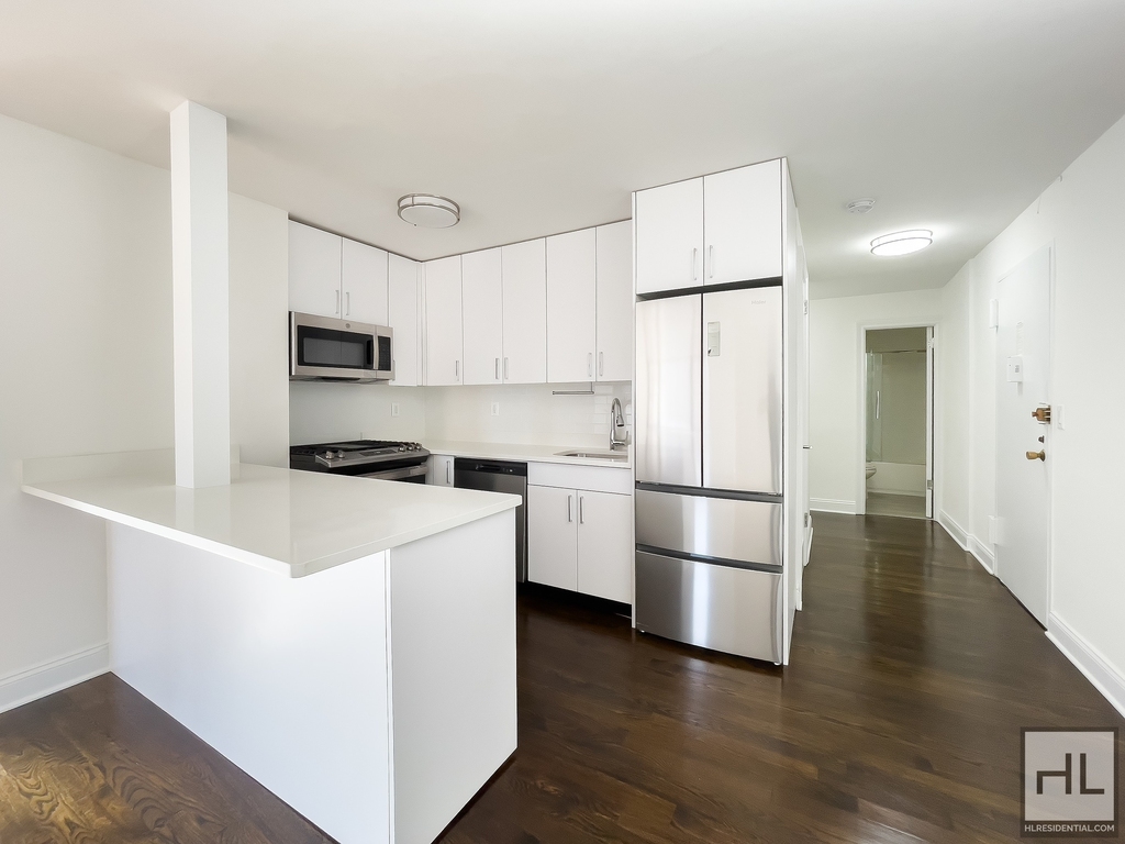 East 56 Street - Photo 9