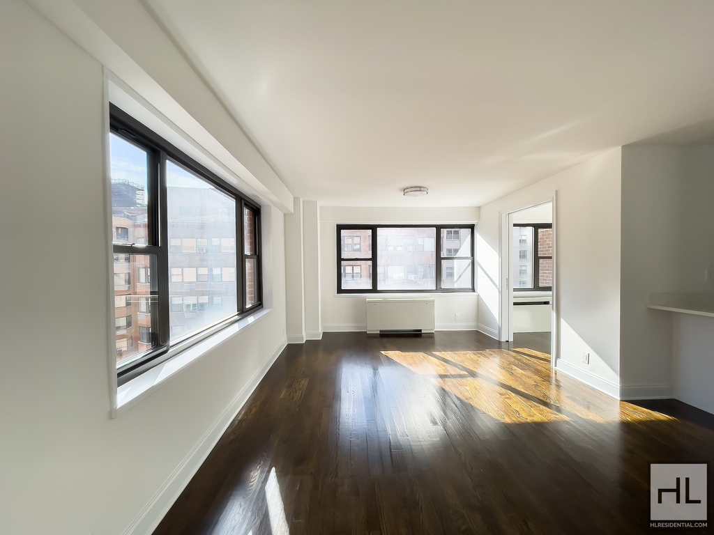 East 56 Street - Photo 1