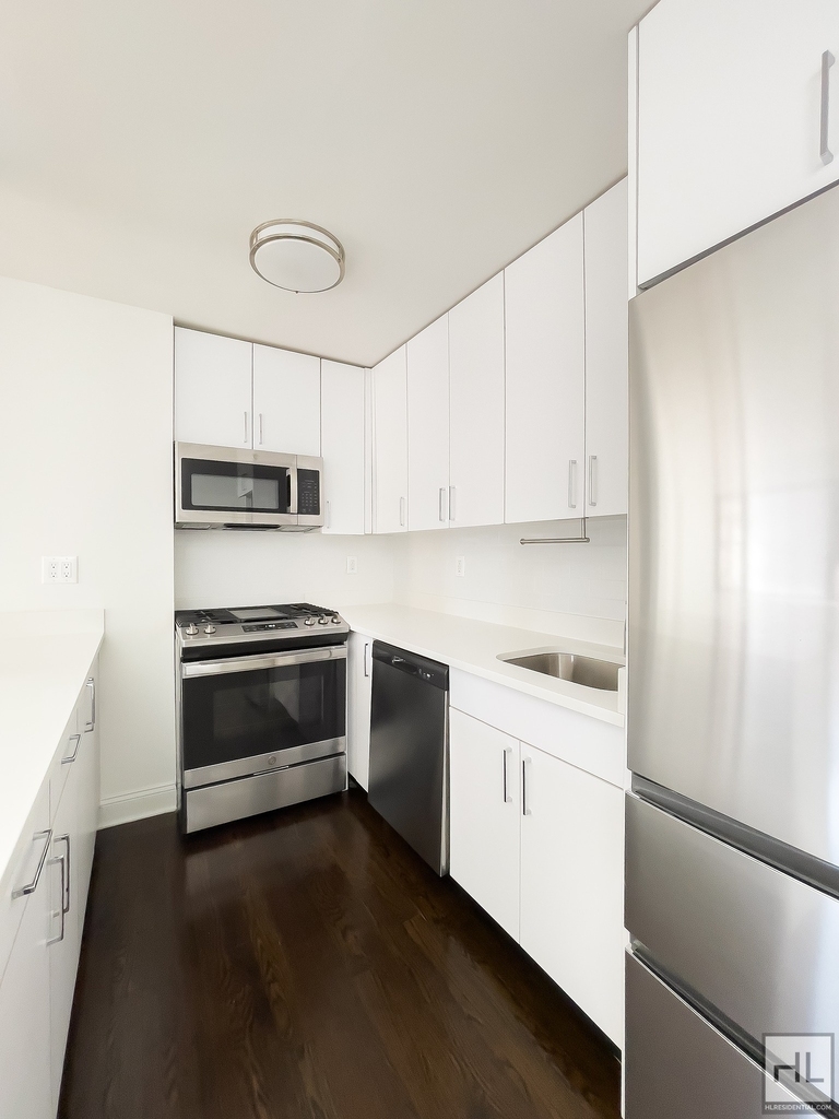 East 56 Street - Photo 8