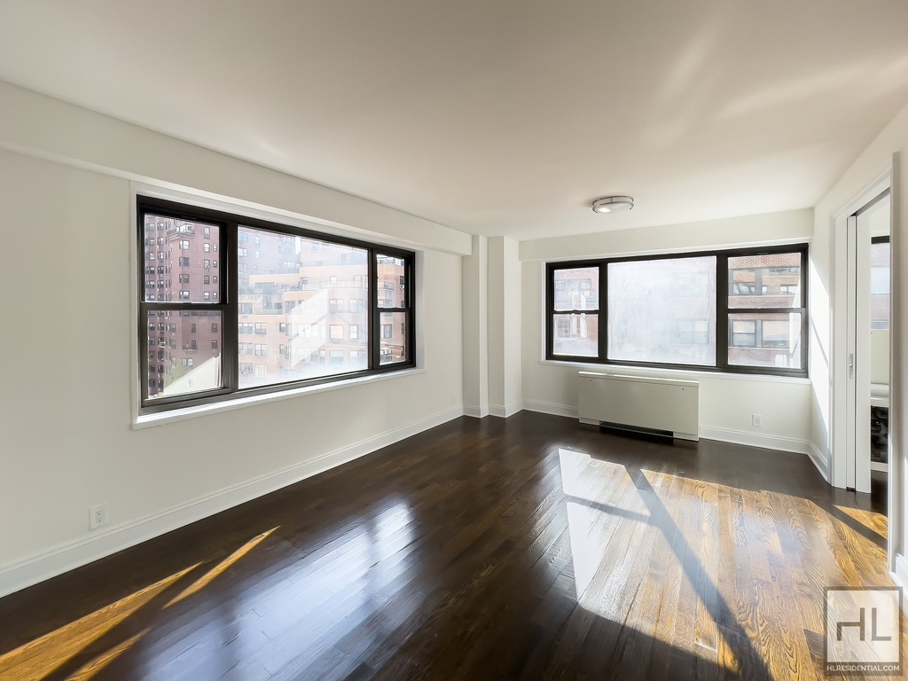 East 56 Street - Photo 0