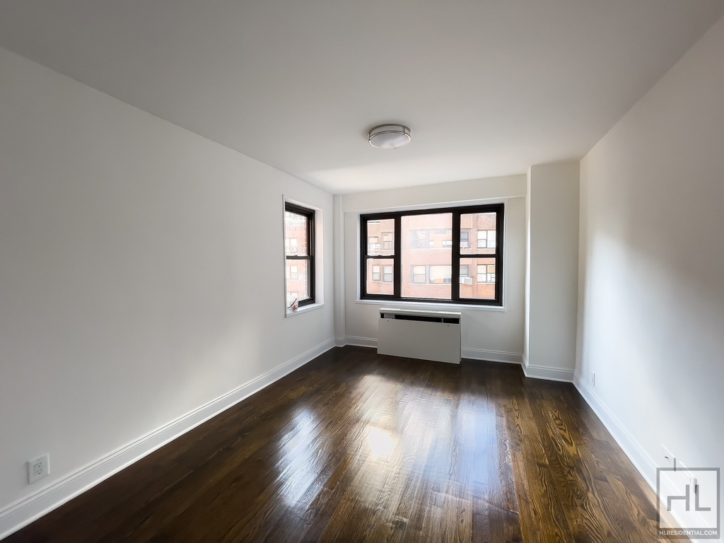 East 56 Street - Photo 5