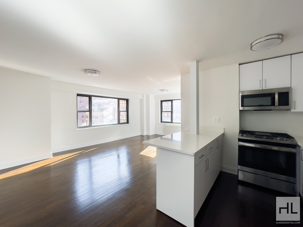 East 56 Street - Photo 3