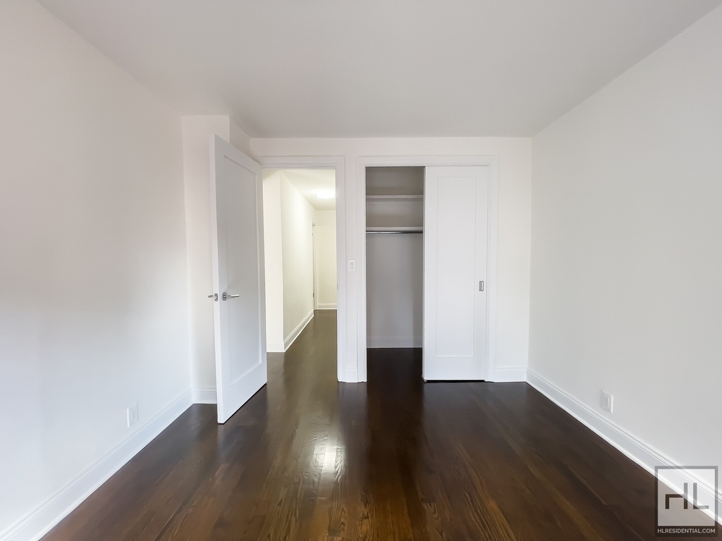 East 56 Street - Photo 7