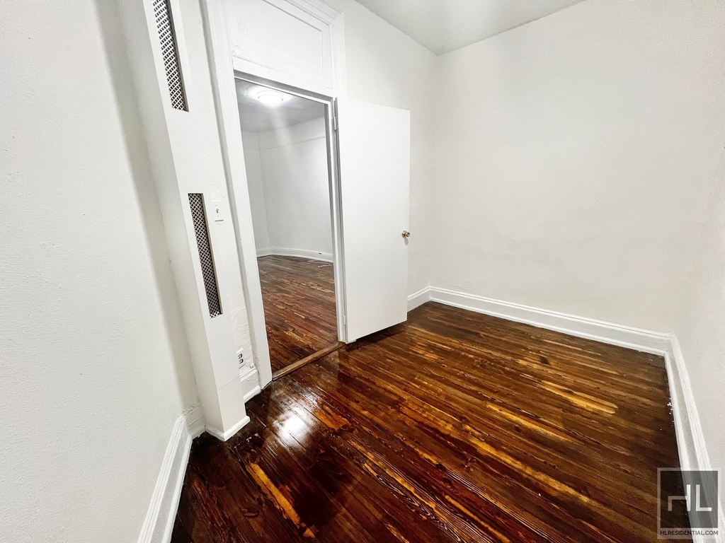 York Avenue - Photo 6