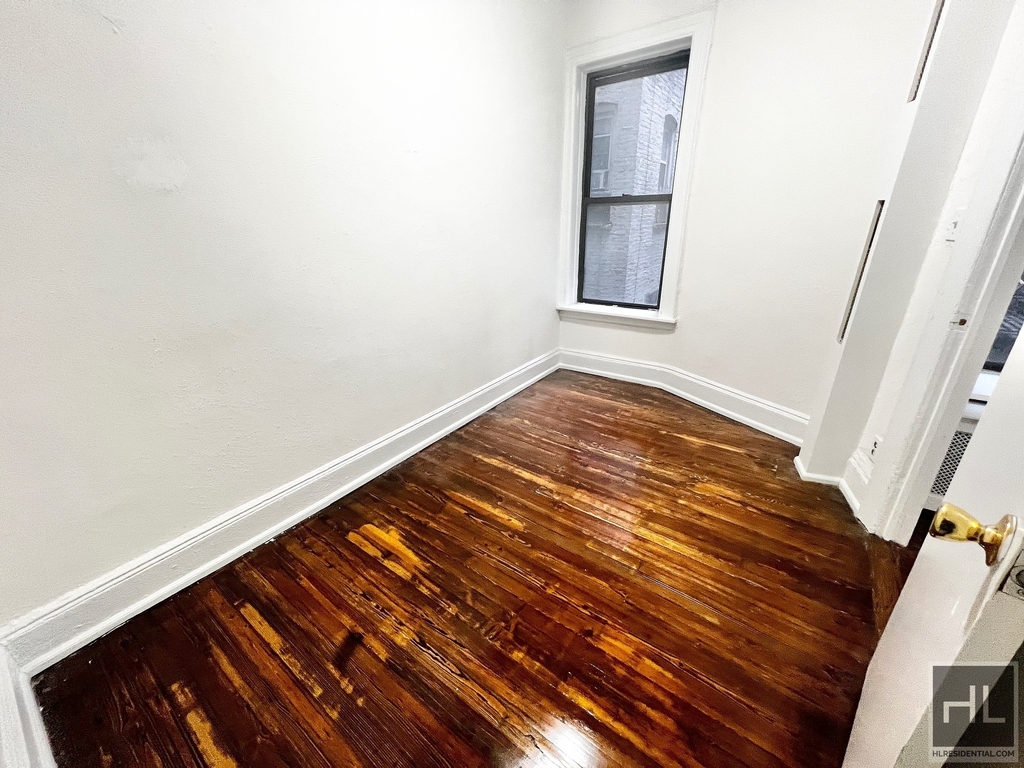 York Avenue - Photo 1
