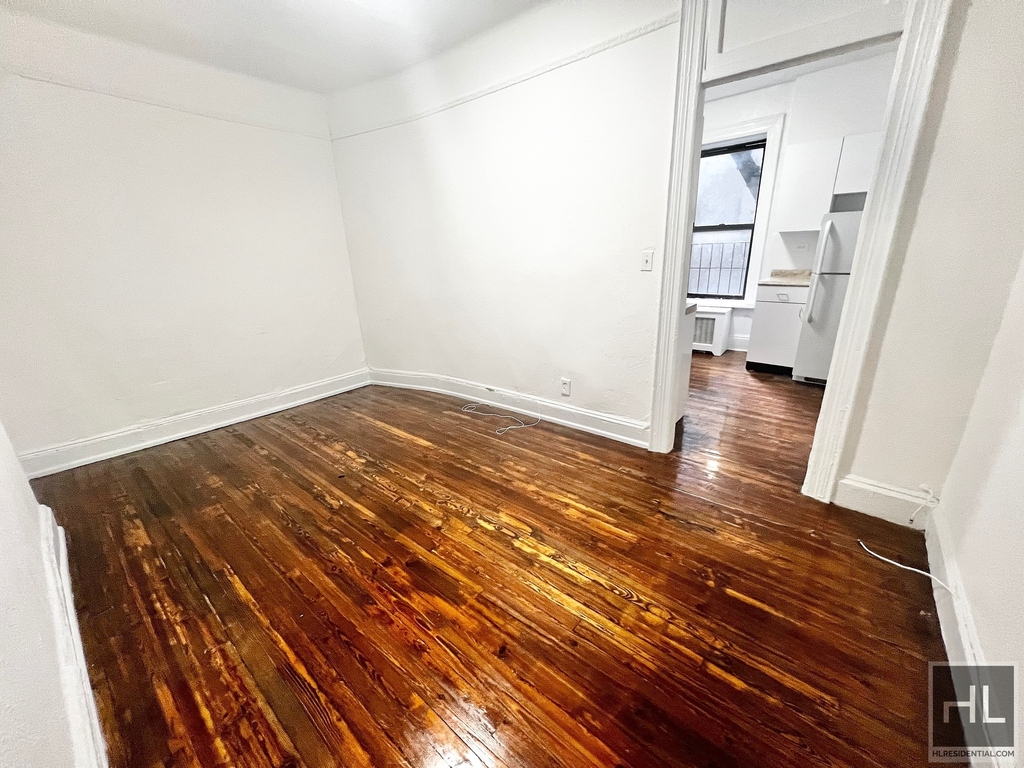 York Avenue - Photo 3