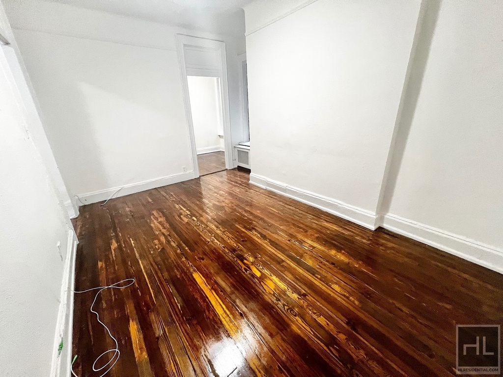 York Avenue - Photo 2
