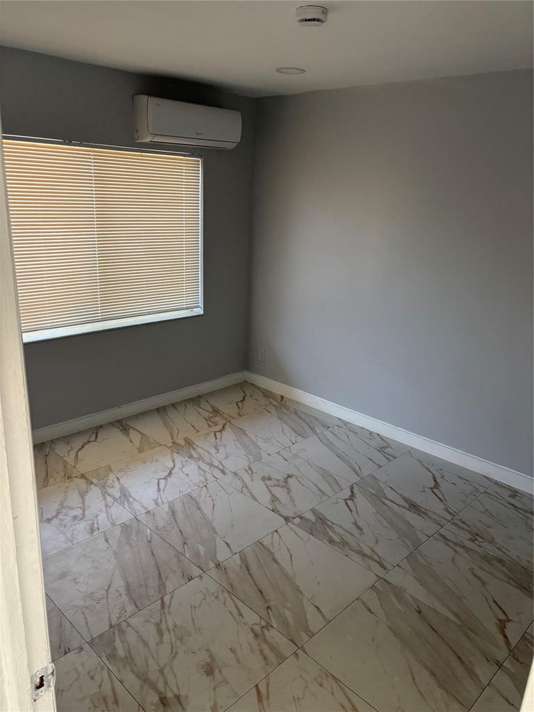 3932 Sw 12th Place - Photo 2