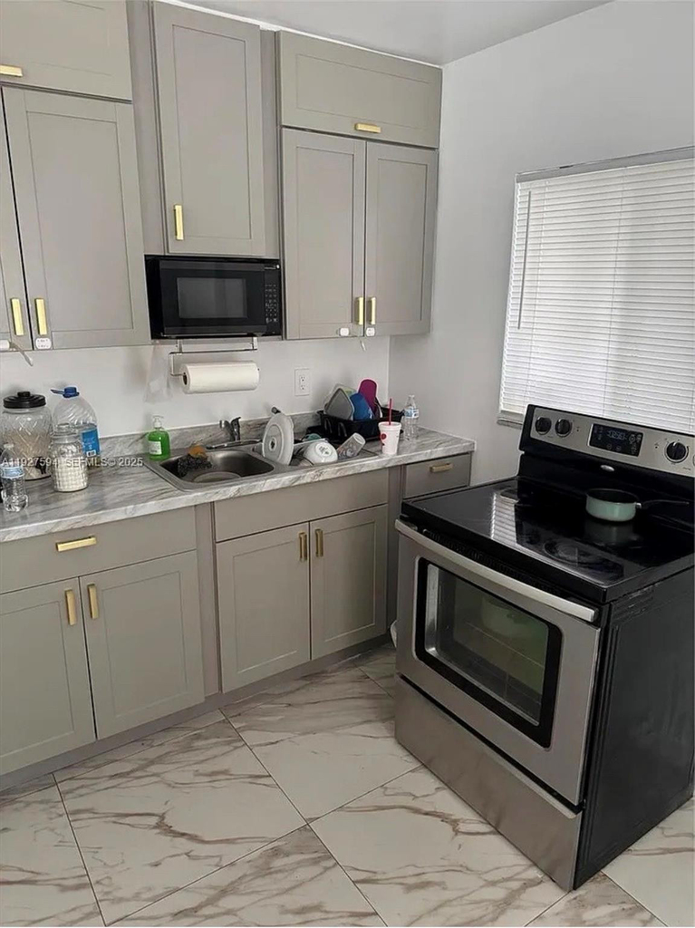 3932 Sw 12th Place - Photo 7