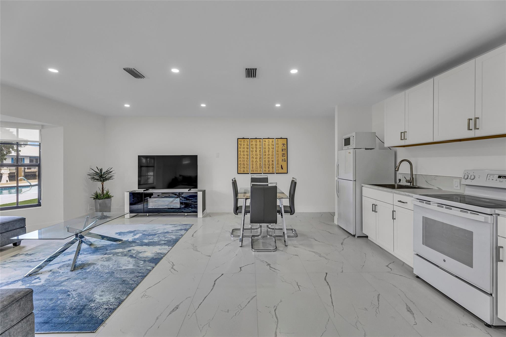 616 3rd Key Drive - Photo 4