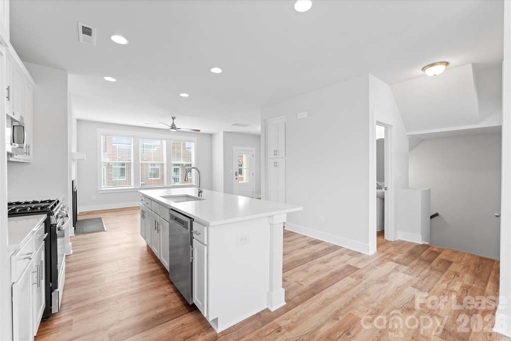 628 Amalfi Drive - Photo 8