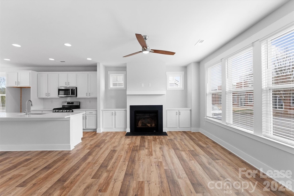628 Amalfi Drive - Photo 2