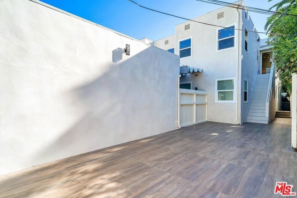 9345 W Olympic Boulevard - Photo 14