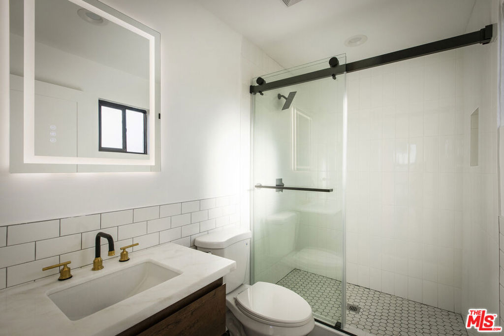 2653 Vineyard Avenue - Photo 5