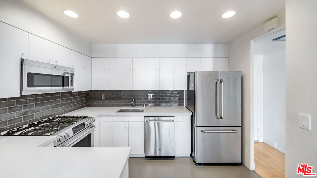 17350 W Sunset Boulevard - Photo 7