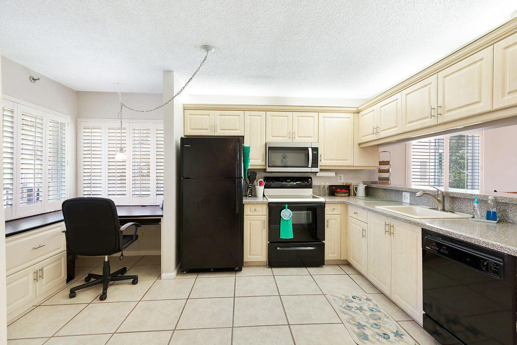 275 Palm Avenue - Photo 6
