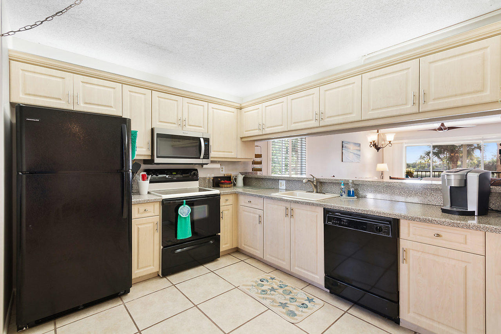 275 Palm Avenue - Photo 3