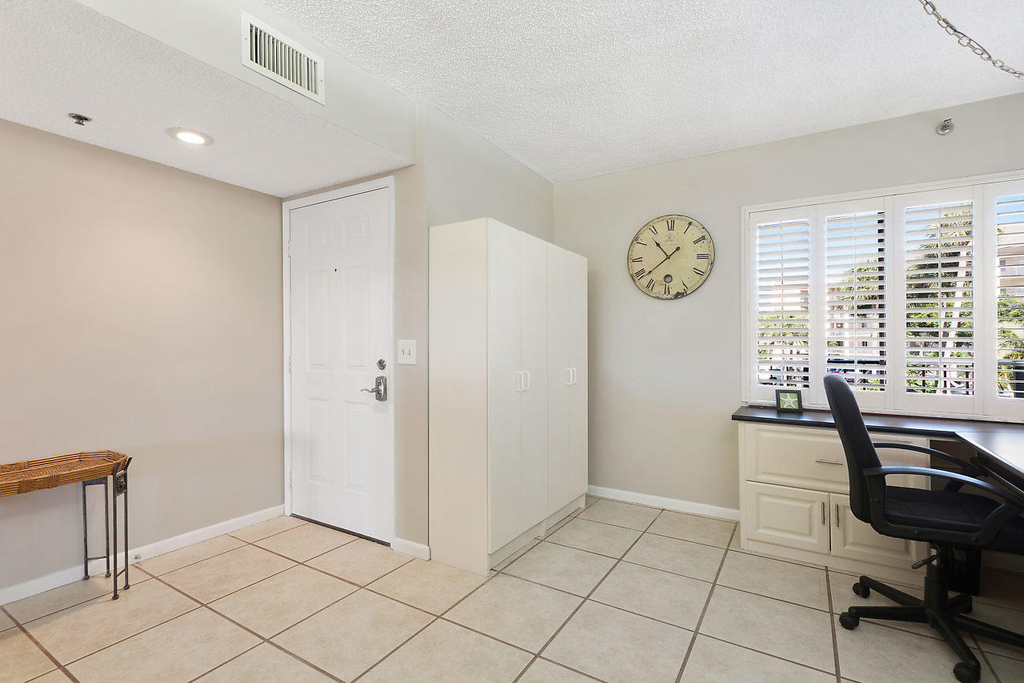 275 Palm Avenue - Photo 4