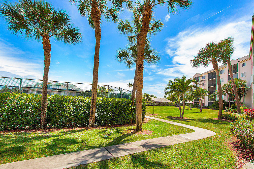 275 Palm Avenue - Photo 2