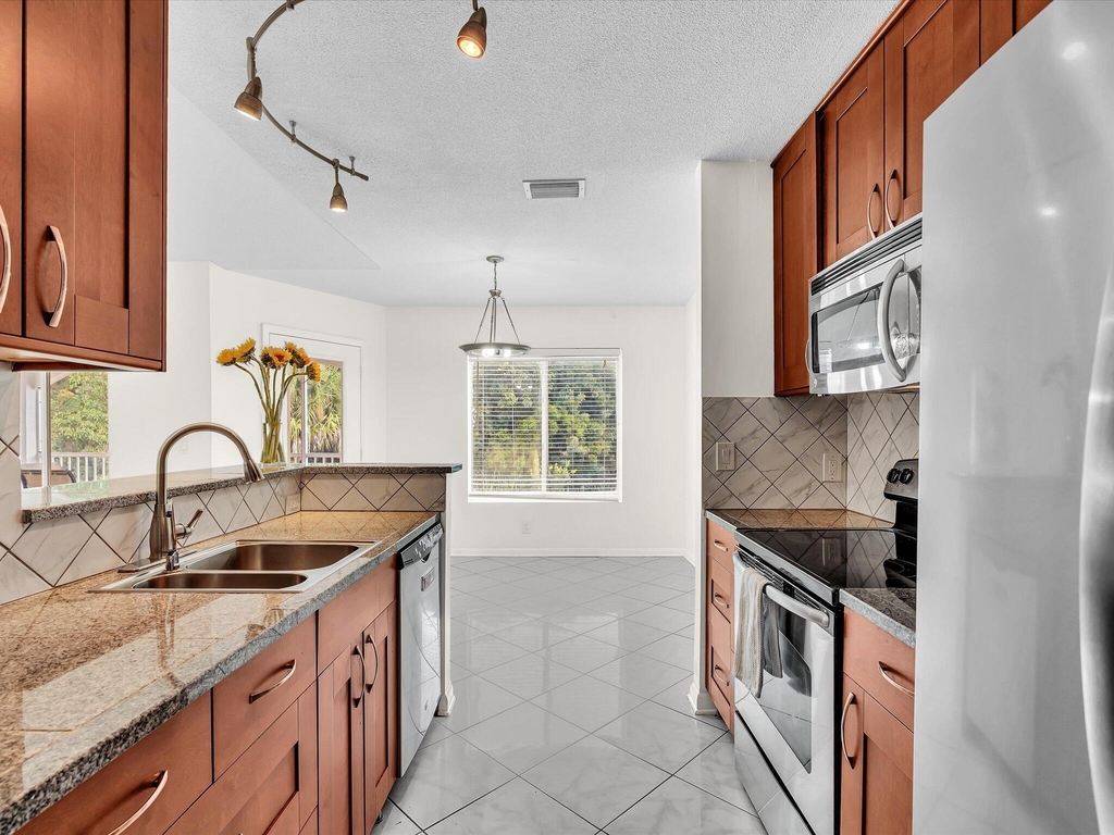 815 W Boynton Beach Boulevard - Photo 20