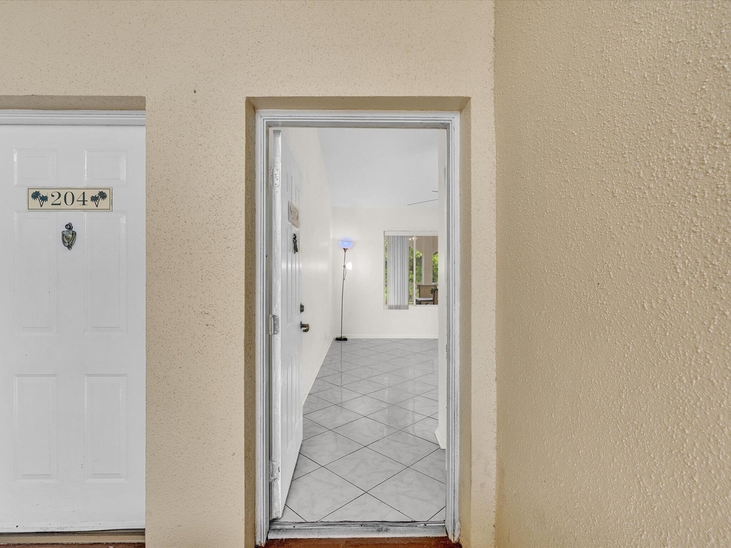 815 W Boynton Beach Boulevard - Photo 3