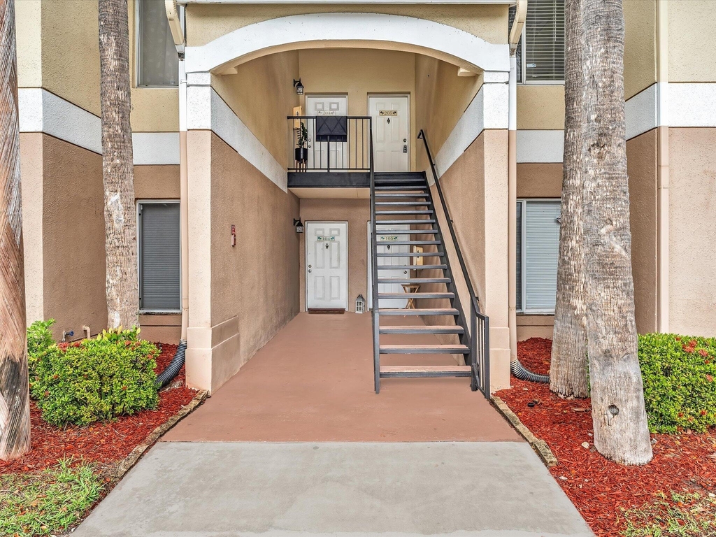 815 W Boynton Beach Boulevard - Photo 2