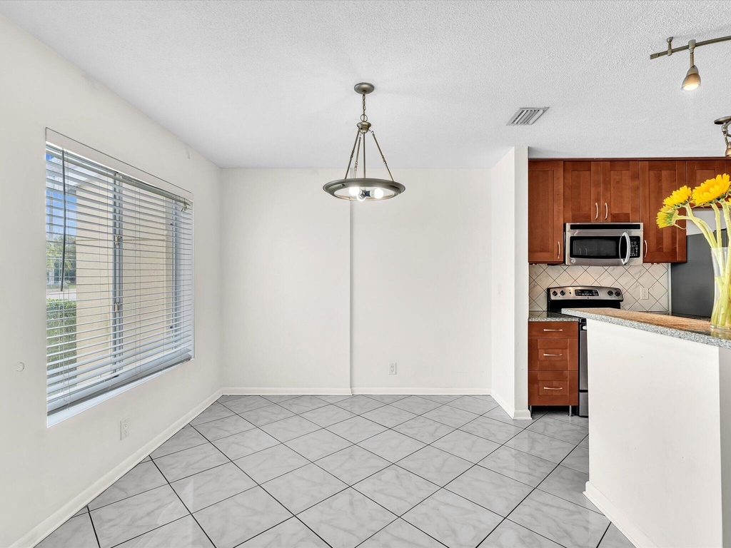 815 W Boynton Beach Boulevard - Photo 13