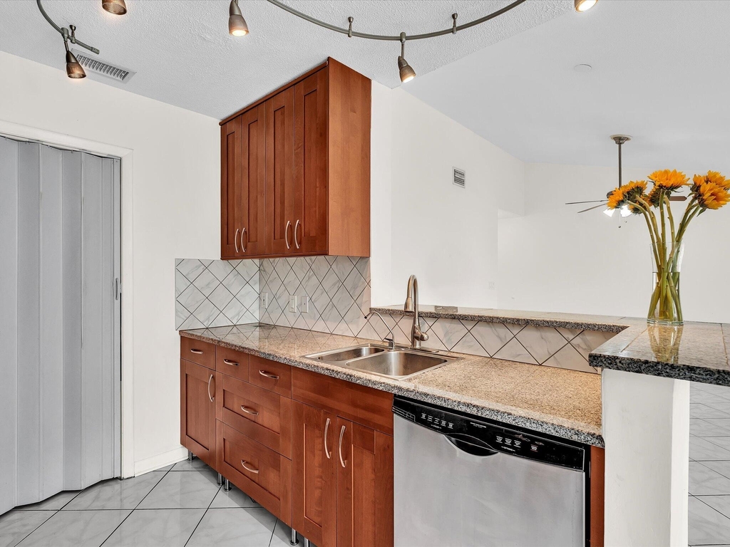 815 W Boynton Beach Boulevard - Photo 19