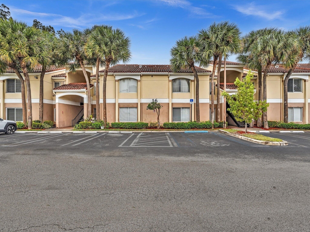 815 W Boynton Beach Boulevard - Photo 1