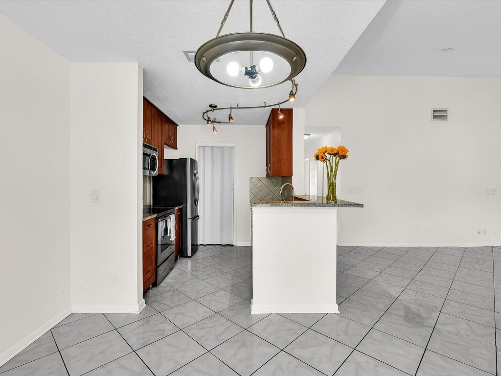 815 W Boynton Beach Boulevard - Photo 15
