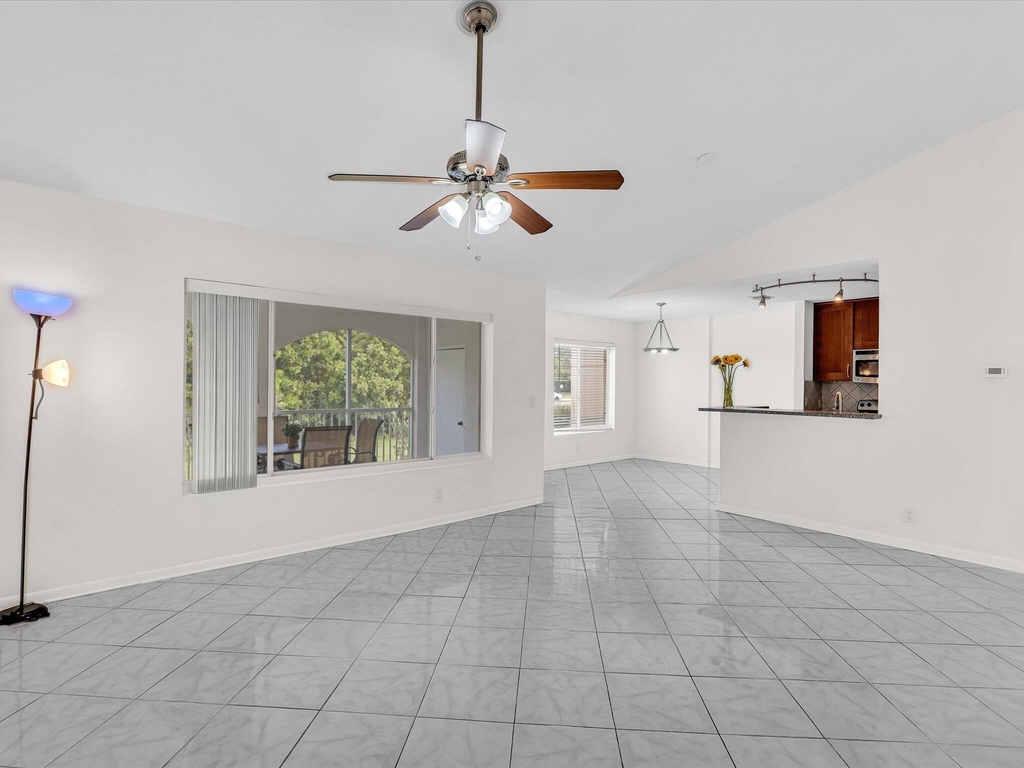 815 W Boynton Beach Boulevard - Photo 5