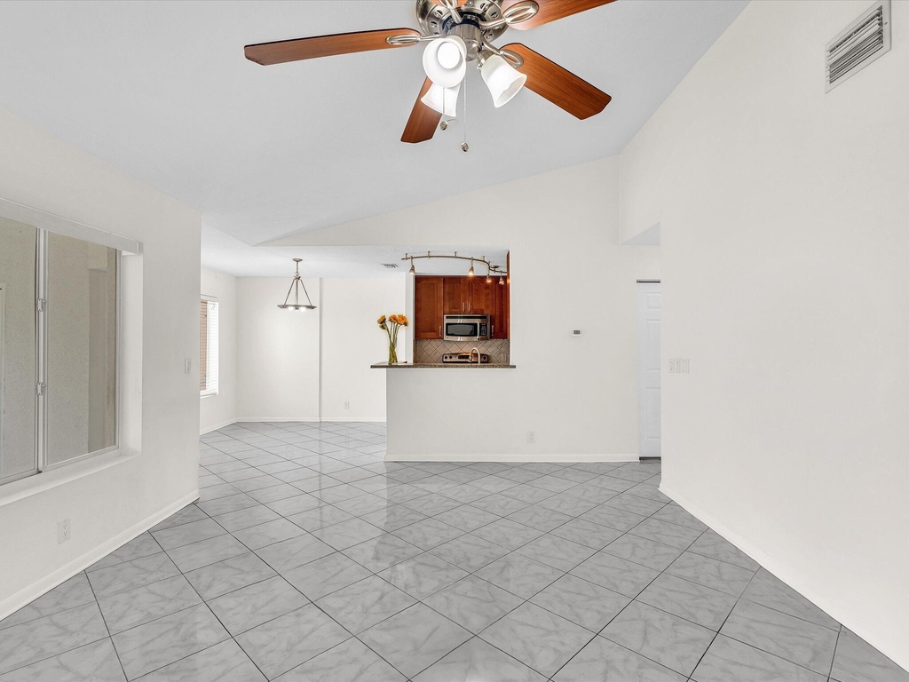 815 W Boynton Beach Boulevard - Photo 7