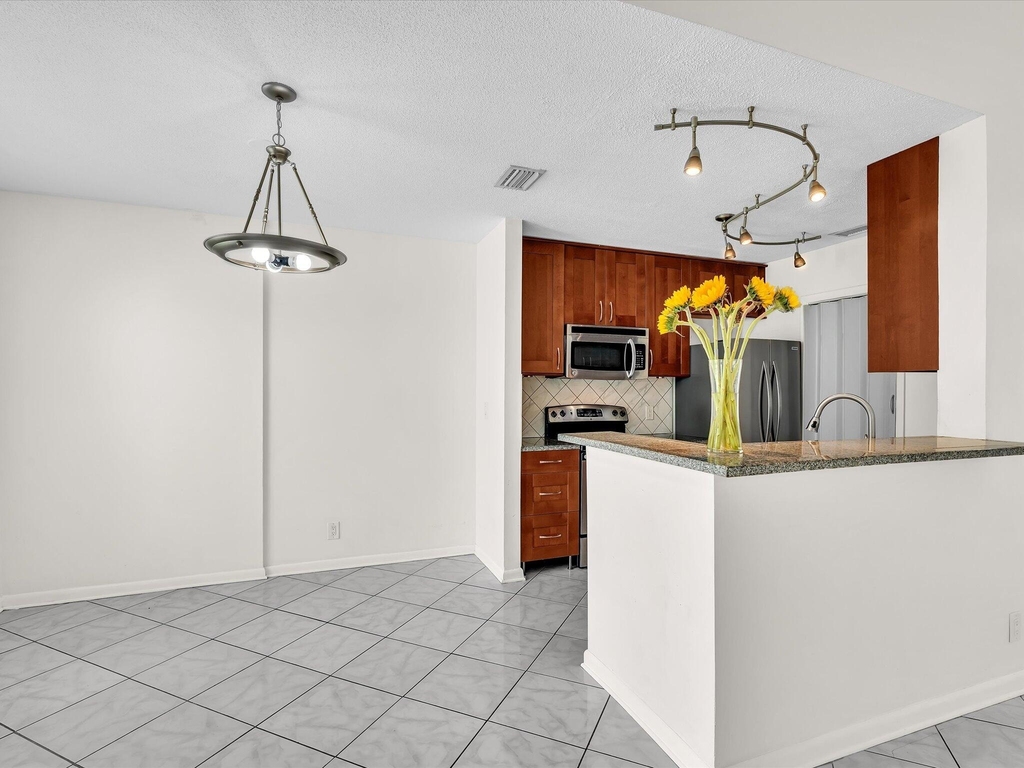 815 W Boynton Beach Boulevard - Photo 12