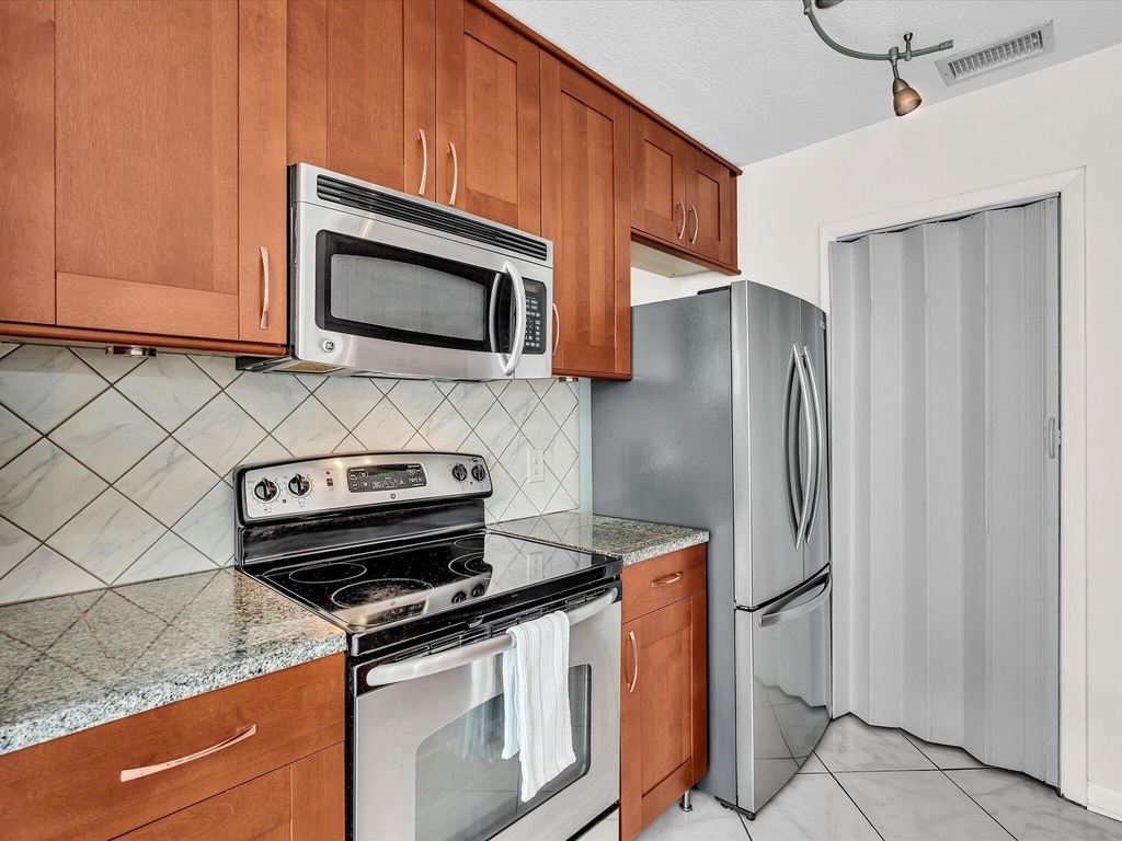 815 W Boynton Beach Boulevard - Photo 18
