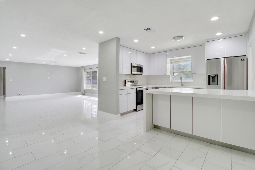 1231 Sw 32nd Street - Photo 10