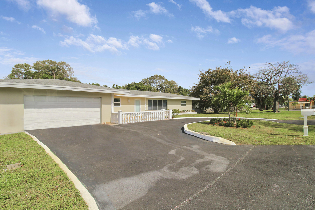 1231 Sw 32nd Street - Photo 2