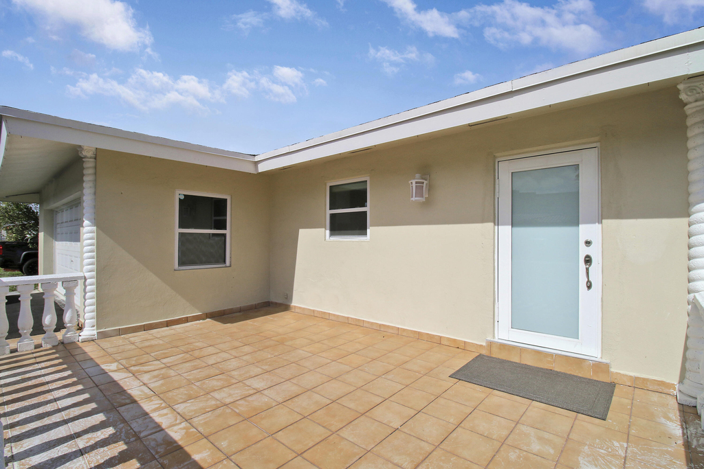 1231 Sw 32nd Street - Photo 3