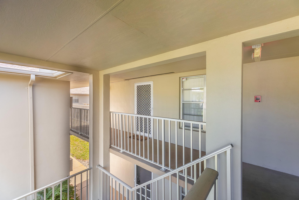 33 Lake Vista Trail - Photo 2