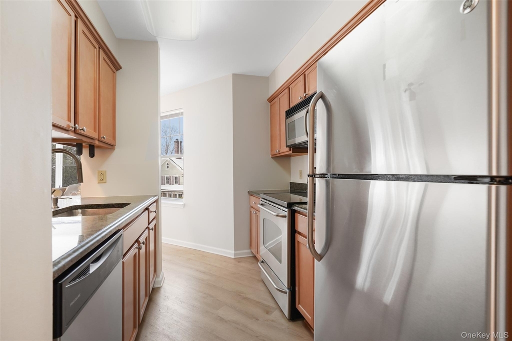 107 Sutton Drive - Photo 2
