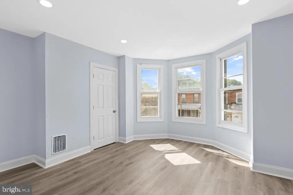 5919 N Norwood Street - Photo 5