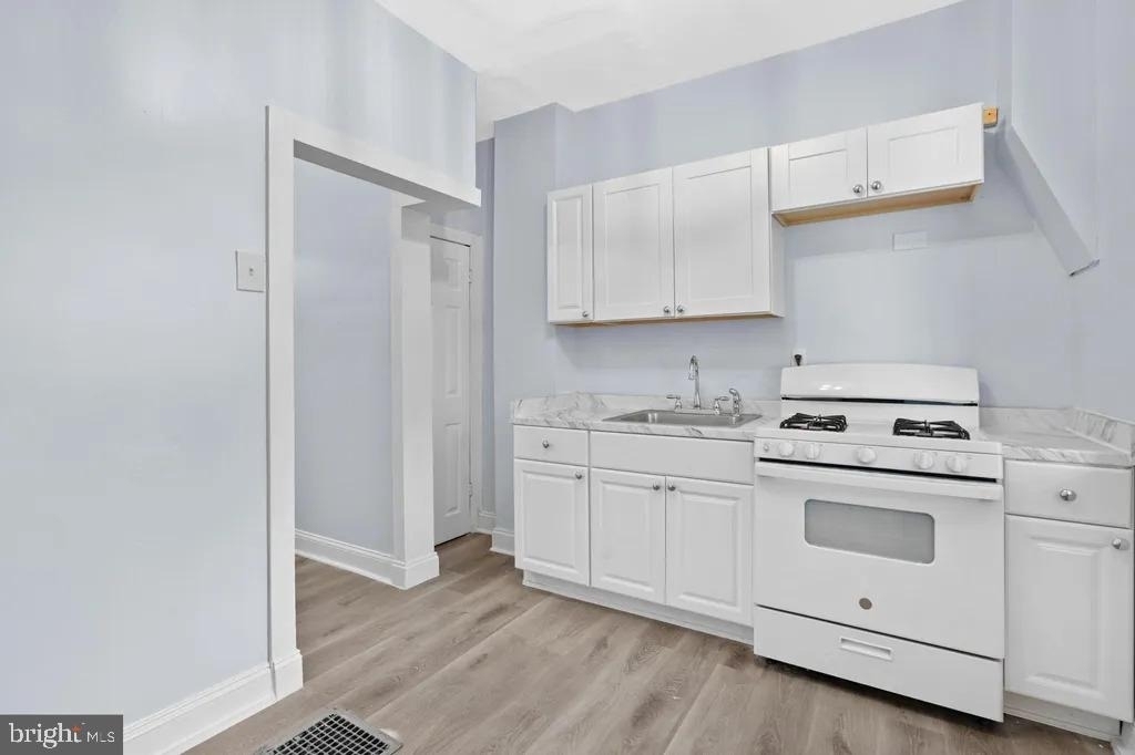 5919 N Norwood Street - Photo 2