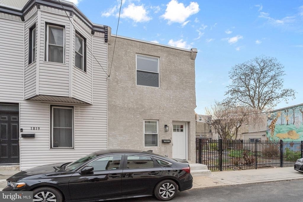 1821 E Oakdale Street - Photo 1