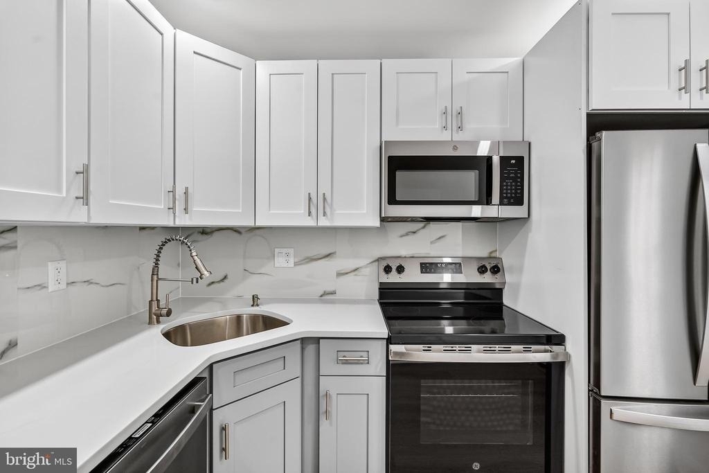 1821 E Oakdale Street - Photo 11