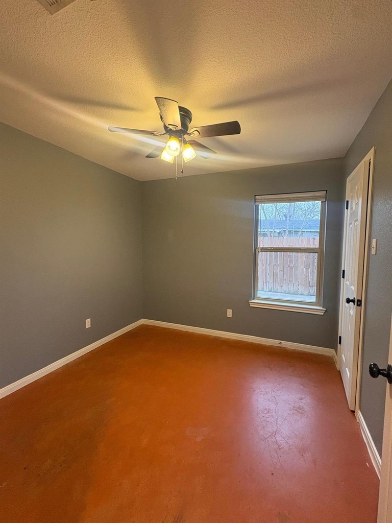 1403 Strickland St - Photo 7