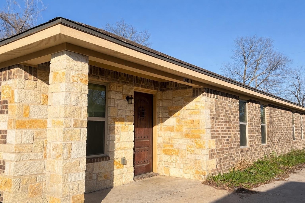 1403 Strickland St - Photo 0