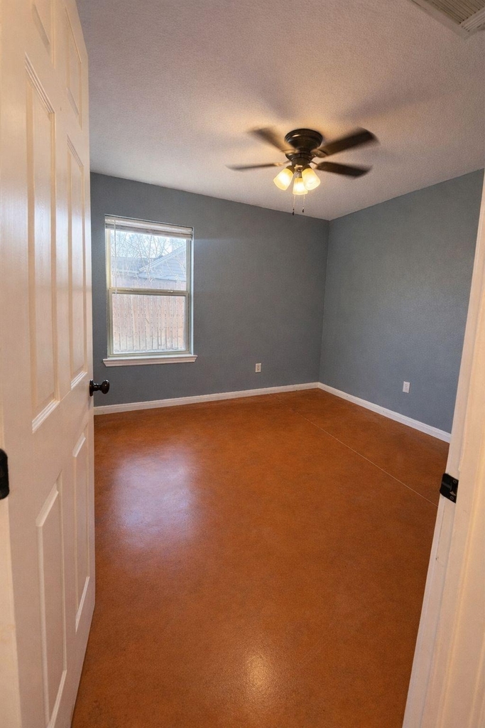 1403 Strickland St - Photo 6